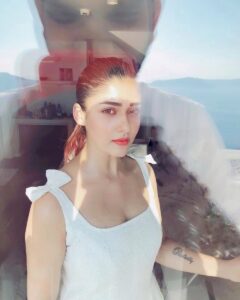 Vignesh Shivan Instagram - 🤩😍 #santorini #greekholiday @cavotagoosantorini #dreamy #destinations #vacay #loveisland #surrealism #photography #noselfie #creativephotography Cavo Tagoo Santorini