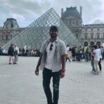 Vignesh Shivan Instagram - Nice vibe 🎉🎉🎉 #paris #louvre #experience Pyramide du Louvre