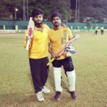 Vignesh Shivan Instagram - Good fun wit some good cricket wit ma boys #lastnight wit my captain @aakash_baskaran sir , vice captain @gnd_shyam & the team #yellove #aboutlastnight #fridaynightlights #cricket #nightnight #sports
