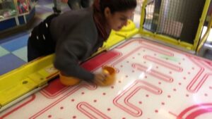Vignesh Shivan Instagram - Mini - small - vacay for birthday 🎁 🎂 and now back to work 😇 🌍🤩🤠 #momentslikethesearethebest #momentslikethese #funtimes #PlayWhileUPlay #pacman #smash #alwaysfeelyoung