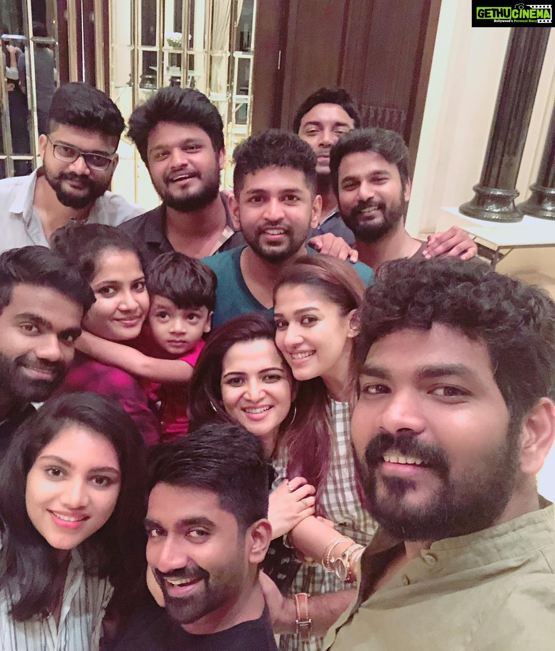 Vignesh Shivan Instagram - Watched 96 with my bunch of friends last night ! Honest attempt from the entire team! Hope u all watch it along wit your friends ! #vijaysethupathi #Trisha #Prem #96theMovie #Govind @ddneelakandan @im_deekshitha @actorvijaysethupathi @aakash_baskaran @rateshvelu @nelsondilipkumar @ajitude @gnd_shyam thank you for the pic brother ! :)) #aboutlastnight #dinner #friends #longtime #sweetmoments #funtimes