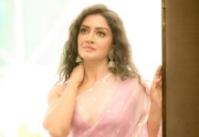 Vimala Raman Instagram - ‘Don’t follow the path, braze the trail’ ❤️‍🔥 Blazin it with my darlings 😘❤️ #photographer @camerasenthil #styling @ivalinmabia #makeup @makeupibrahim #hairstylist @hairstylists_vijayraghavan # assistance @yasinhairstylist #organiser @rrajeshananda . . . #photoshoot #shoot #outdoors #new #latest #picoftheday #saree #pink #sareestyle #woman #actor #actress #vimalaraman #lifeisgood