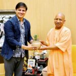 Vivek Oberoi Instagram - आदरणीय मुख्यमंत्री श्री योगी आदित्यनाथ जी, आपसे #100daysofgoodgovernance के अवसर पर मिलकर बहुत खुशी हुई। मैं आपके कार्यफल को देखते हुऐ बहुत गर्व महसूस करता हूं। साथ ही इसे लेकर मैं आपको हृदय से बधाई देता हूं। धन्यवाद।🙏🏻 @myogi_adityanath @upgovt @cmoffice_up