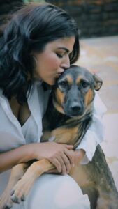 Wamiqa Gabbi Instagram - WARNING: My crush is very cute and might stop your heart! 😳🤍 #dogs #pets #petlove