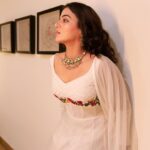 Wamiqa Gabbi Instagram – Takte raho ki shaam dhal ke subah aa jaaye 🤍
.
Outfit: @rohitbal_hautecouture 
Jewelery: @kalyanjewellers_official 
Styled by @mohitrai with @tarangagarwalofficial  @teammrstyles 
Makeup : @akriti_raj_chitkara_mua 
Hairstylist: @deepaksheshodiya 
📸 : @pixelavid