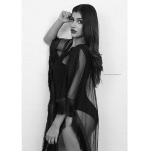 Yaashika Aanand Instagram - Beach bab 🦁
.
#swipeleft #explore #blacknwhite #glamlook