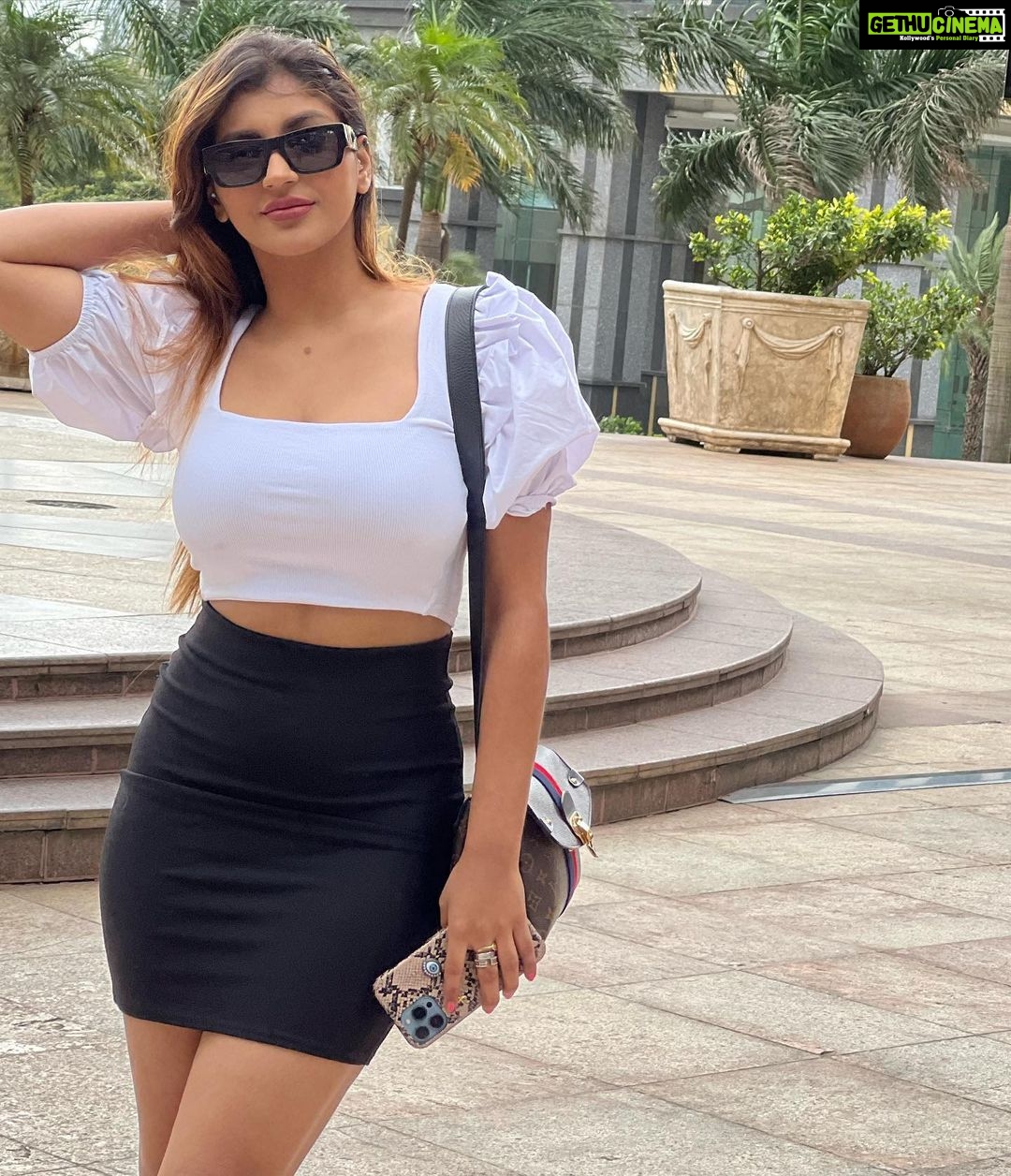 Yaashika Aanand Instagram - Photo dump #banglorediaries ✨😍 #swipeleft #explore Bangalore, India