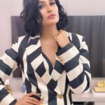 Yuvika Chaudhary Instagram - Feeling Stylish. #yuvikachaudhary thank u my beautiful team Outfit- @ranbirmukherjeeofficial Styled by- @junejasanchi Makeup:- @glamblushmakeup Hair:- @makeupbynainaa