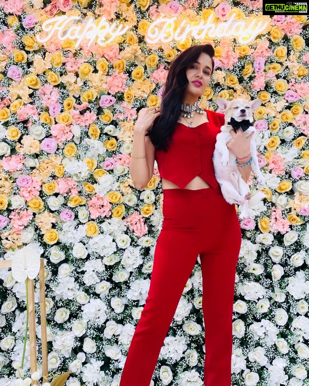 Yuvika Chaudhary Instagram - Always be yourself. At the end of the day, that's all you've really got when you strip everything down, that's all you've got, so always be yourself." #yuvikachaudhary @paparazziclosett