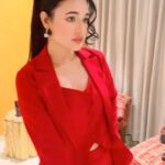 Yuvika Chaudhary Instagram – #reeeltitfeelit #tranding #yuvikachaudhary @paparazziclosett