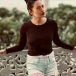 Yuvika Chaudhary Instagram - 1st picture or 2nd picture ? #yuvikachaudhary #picofthrday #instagood Forcefully picture credit by Prince Narula 🙏🏻🤣🤣