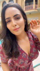 Aanchal Munjal Instagram - Pop it for the dollar 🤑 #reelsinstagram #trendingreels #explore #reelitfeelit