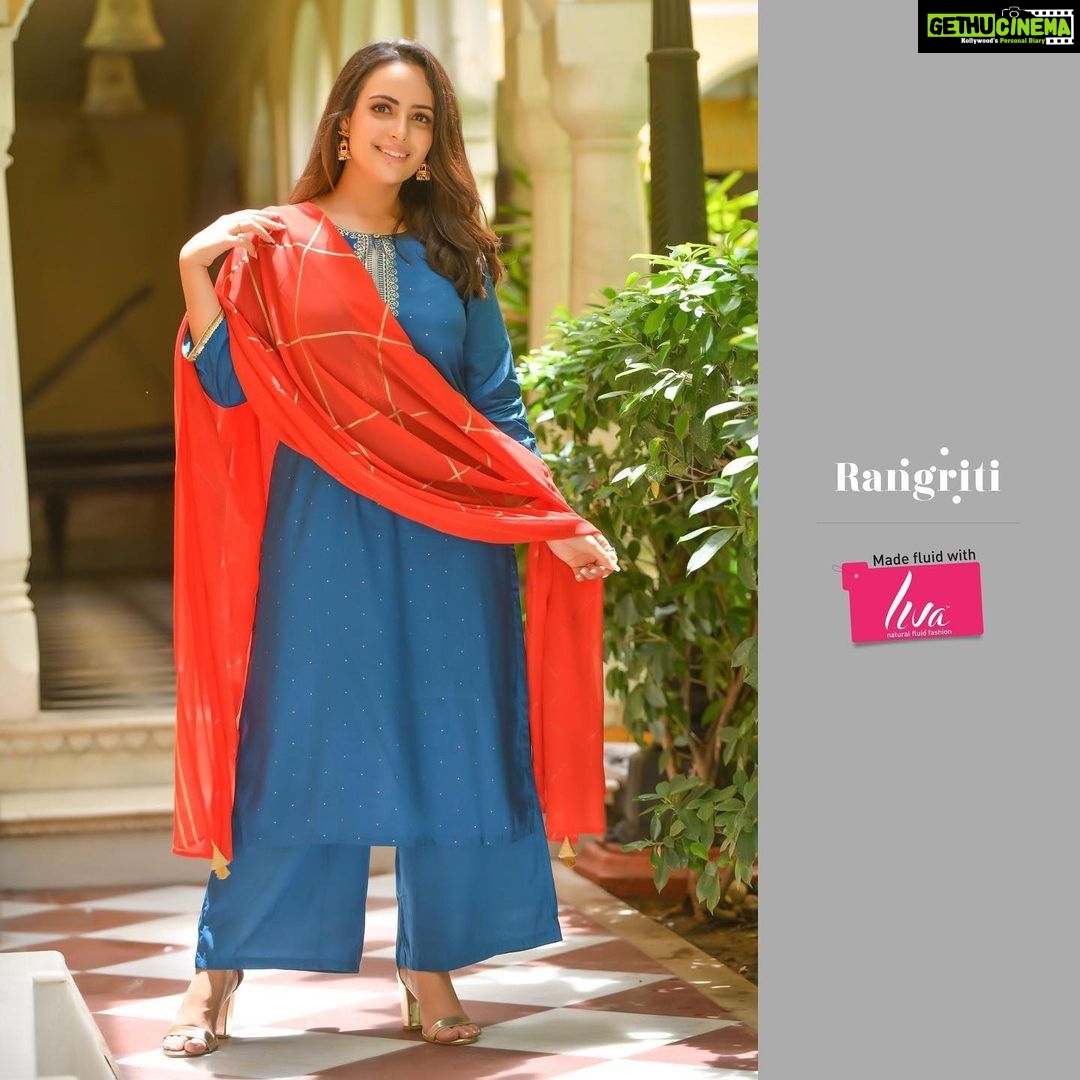 Aanchal Munjal Instagram - I love to go all out during the festive season and grandly ring in the celebrations. That’s why I chose this lavish teal blue suit set from @rangriti @livafashionin to make the occasion an extravagant one 💙 Would you love to gift your sibling a gorgeous suit set? Go and visit www.rangriti.com to shop for the best ethnic wear 🌟 📸 @photographyhsquare MUA @singhydeepika Hair @singhakankshasingh Location @shahpurahotels . . #Rangriti #reelit #wardrobeesstinal #indianwear #ethnic #fashion #styles #liva #rangriti #LIVA #ethnic #reels #livacollection #livafabric #livafashion #fashion #indowestern #suitset #styles #rangritixliva #indianwear #ootd #fashionhack #ethnicday #suits