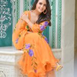 Aanchal Munjal Instagram - Wishing everyone a very Happy 75th Independence Day !!! 🇮🇳❤️ #azadikaamritmahotsav LOVE this gorgeous lehanga by @shadesby_vidhi 🧡 📸 @photographyhsquare @studiocitylights MUA @singhydeepika Hair @singhakankshasingh Location @shahpurahotels