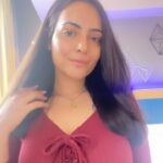 Aanchal Munjal Instagram - @gharsoaps Ice Roller has recently solved my struggle of ice contouring ! Lemme share a couple of benefits of ice massage and ice contouring with honey and coffee 👄 *eliminate puffiness, especially around the eyes. *reduce oiliness. *ease acne. 🧚🏻‍♀️ *soothe sunburn. *reduce swelling and inflammation, including rashes and insect bites. *reduce signs of aging, such as wrinkles. *boost the skin's healthy glow. #gharsoaps #gharsoap #iceroller #skincare