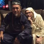 Aaron Aziz Instagram - To the man who took us in and loved us unconditionally. YA ALLAH berilah Rahmat Mu kpd Ayah ku ini. Tempatkan lah Ayah ku di kalangan org org yg KAU kasihi YA ALLAH sesungguhnya Ayah ku ini hati pemurah, tak pernak sekali tinggi suara kat arwah Ibu ku. Sentiasa bersabar dan mengalah demi Kasih sayang nya kpd arwah Bonda ku ug Amat kami rindu kan. Love you Pak. Now and forever. abdullahmdawood pls forgive all my sins Pak. #Myfamily