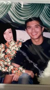 Aaron Aziz Instagram - TabarakALLAH Alhamdulillah Segala puji bagi MU ya ALLAH Jodoh kan saya hamba mu yg bernama @diyanahalik seorang Isteri dan Ibu yg sangat Penyayang, lemah lembut dan Tak pernah selama 19 tahun sebagai Suami Isteri dia tinggi suara atau keluar kata kata kesat. Thank you Dar for loving me. Don’t know what I’ll be if ALLAH hadn’t sent you to me. Pls forgive my ugly edit utk cover aurat Isteri saya… HAPPY 19th Anniversary sayang. Love you always n forever…