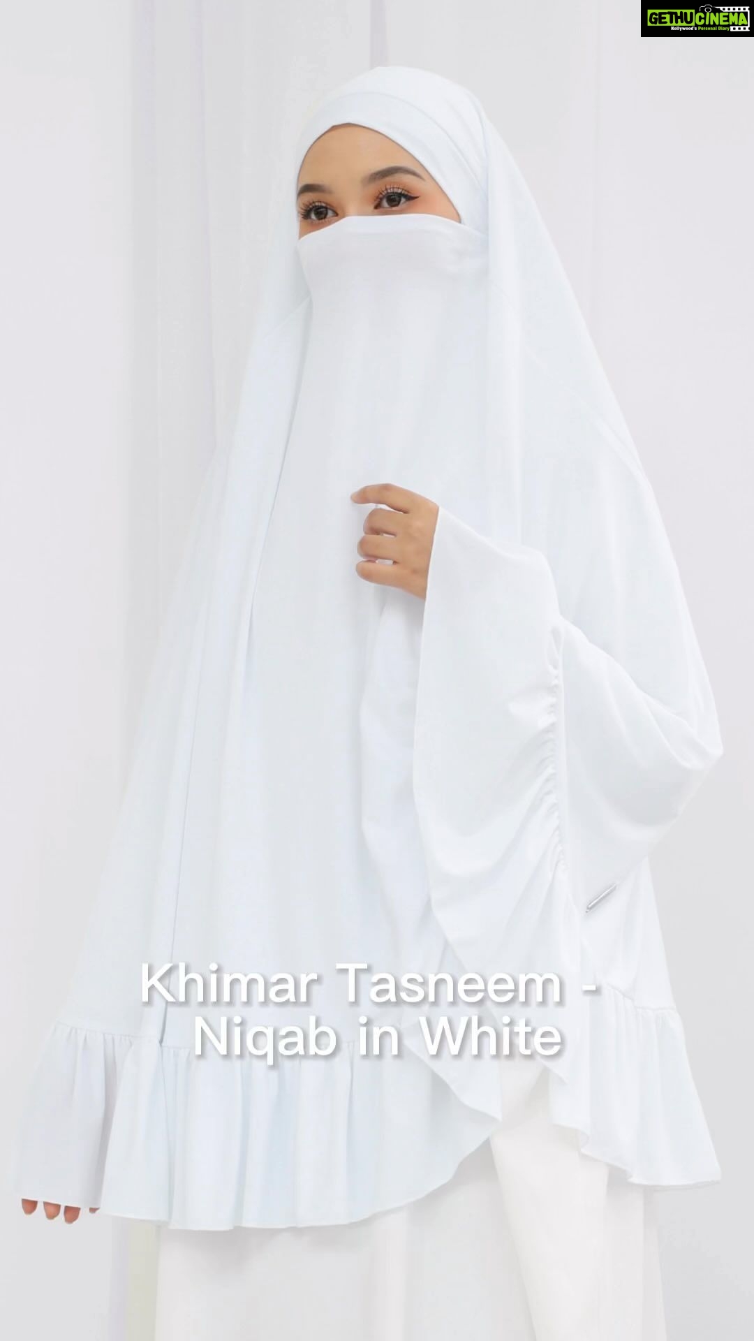 Aaron Aziz Instagram - Assalamualaikum Alhamdulilah Alhamdulilah Thank you for the overwhelming support for Khimar Tasneem over at Mak Besar! Sold out! I’m all about hassle free and convenience thus I love love fuss free outfits that can cater to our daily life or ibadah. This Khimar Tasneem is comfy yet so versatile. You can wear it 3 ways Insya ALLAH. 1) Unzip the side and place it on ur arm 2) Zip it for total coverage. 3) Pull it up and it will serve as an instant Niqab. Khimar Tasneem is officially online! Most of you requested for the same special launch price as Mak Besar, so here you go just for 2 days Khimar Tasneem is at SG10/RM30 off! Shop now at www.diyanahalik.sg (Sg hoolah) or www.diyanahalik.Com (MY Hoolah) Alhamdulilah @diyanahalikcom