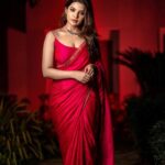 Aathmika Instagram - Looking at the bright side ✨ Photography - @p2click.in Outfit - @studio_l_by_lini Makeup and styling- @athmi_makeupstories @athmika_sumithran Jewellery- @pradejewels