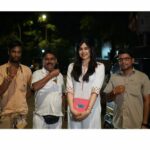 Adah Sharma Instagram - Mere paas bhai hai ❤️😁 #rakshabandhan . . . Got to celebrate with our very cool brothers in Mumbai with @fernsnpetalsindia 's campaign @vikaasgutgutia . . #rakshabandhanspecial #bhai #MerePaasBhaiHaiMaa #100YearsOfAdahSharma #adahsharma