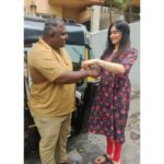 Adah Sharma Instagram - Mere paas bhai hai ❤️😁 #rakshabandhan . . . Got to celebrate with our very cool brothers in Mumbai with @fernsnpetalsindia 's campaign @vikaasgutgutia . . #rakshabandhanspecial #bhai #MerePaasBhaiHaiMaa #100YearsOfAdahSharma #adahsharma
