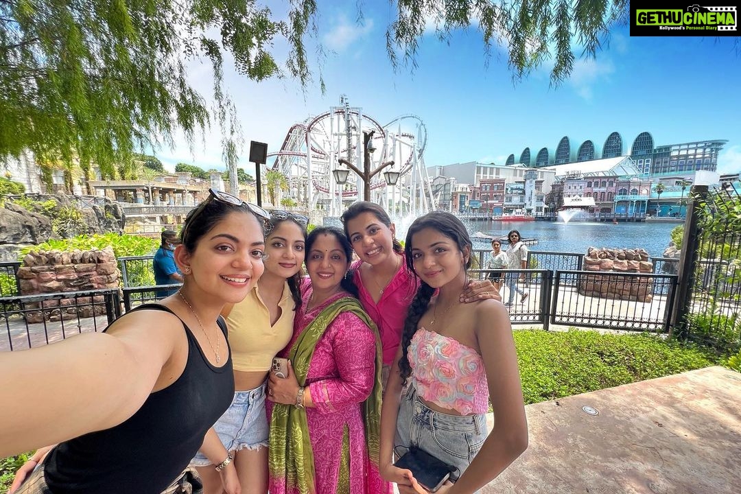 Ahana Kumar Instagram - 10 years apart .. Same Place , Same Month , Same Excitement 🤍🎡 Universal Studios Singapore