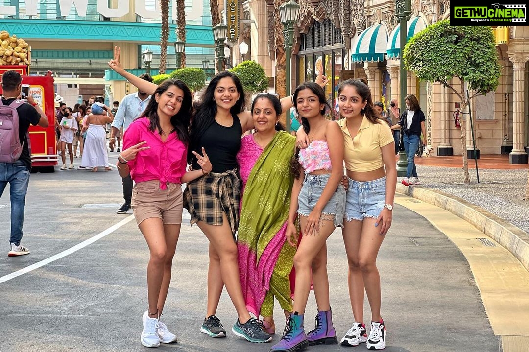 Ahana Kumar Instagram - 10 years apart .. Same Place , Same Month , Same Excitement 🤍🎡 Universal Studios Singapore