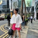 Ahana Kumar Instagram - Flowers , Marina , Merlion , China Town , the breathtaking Singapore Skyline , Mango Sticky Rice and a Shoe that’s got my name on it was what the day looked like 💕 Singapore City