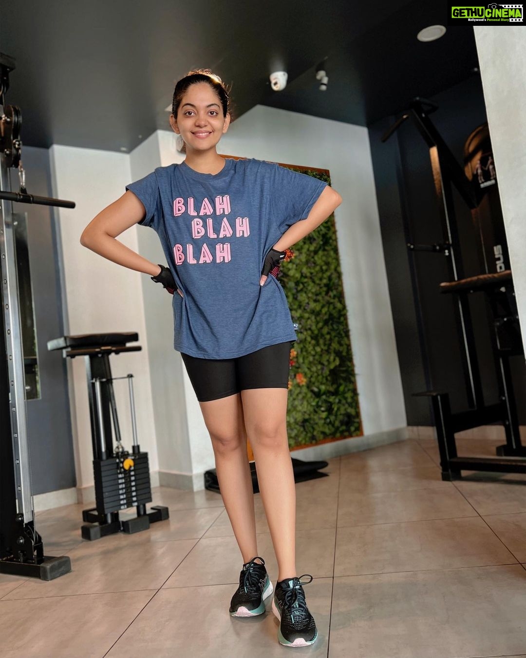 Ahana Kumar Instagram - What do you do at the Gym apart from working out? I go Blah Blah Blah , I look at myself in the mirror , I giggle and I take a lot of pictures. Also in the last 3 years , I trained my trainer to entertain all this. So basically he doesnβt Train Me , He Entertrains Me β¦ @vineeth_thulasidharan πππ