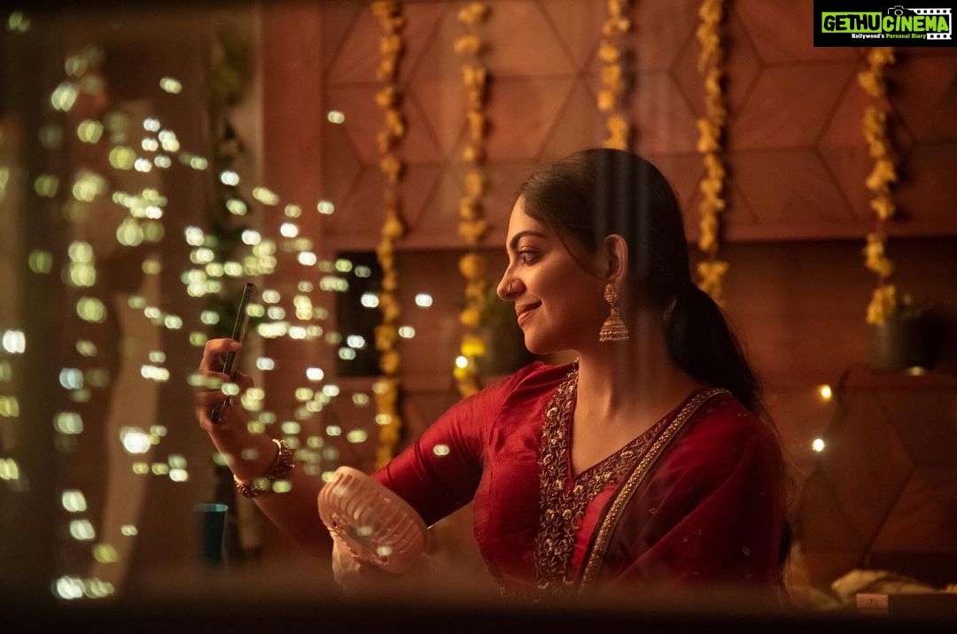 Ahana Kumar Instagram - Malu ♥️ Me , Myself & I ✨ Watched our Trailer yet? ☕️ In case any of you were wondering what exactly this one is , it’s a sweet little Web Series we have cooked up for you , streaming real soon on YouTube. 🍫 For now , you could watch our Trailer and tell me your Thoughts. Link in Bio ♥️