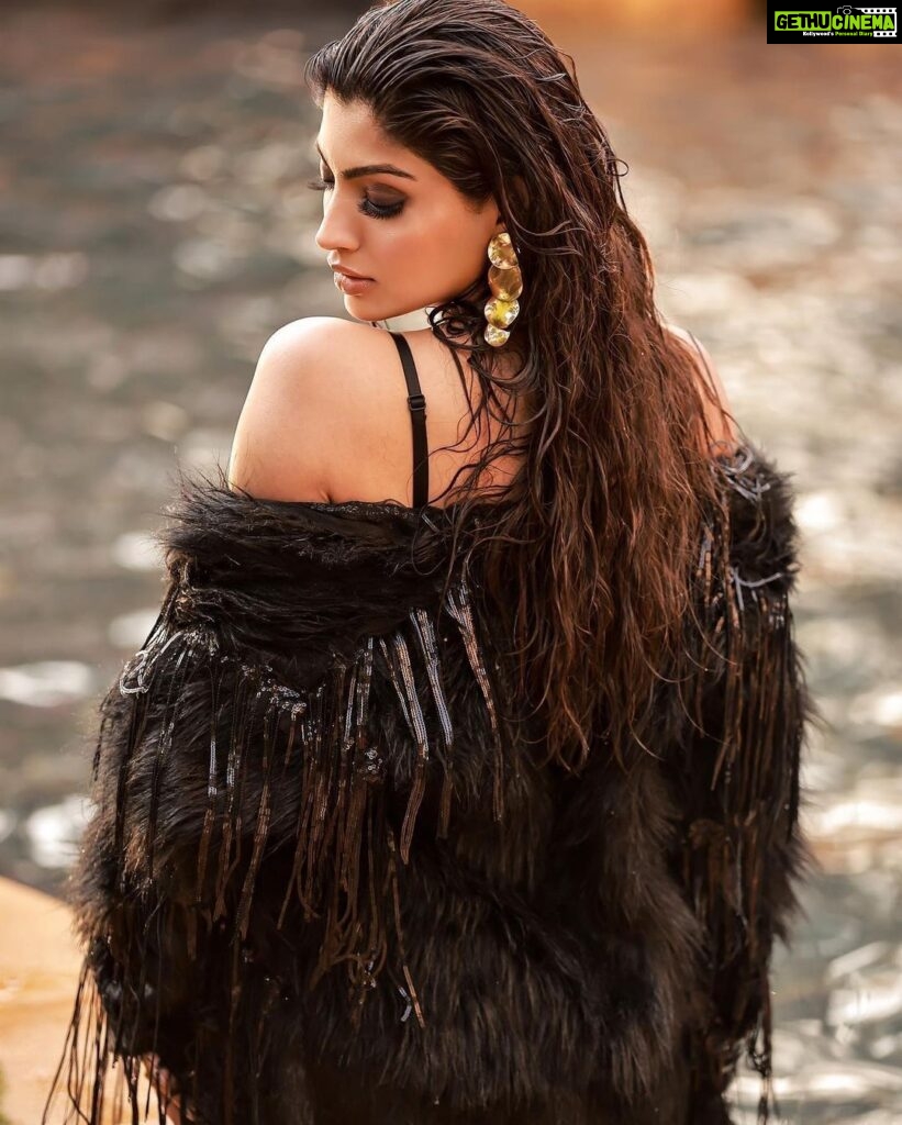 Akanksha Puri Instagram - Posted @withregram • @amitkhannaphotography Bringing back sexy ! The gorgeous @akanksha8000 Shot by @amitkhannaphotography Styling @stylingbyvictor @sohail__mughal___ Mua @darenmemonofficial Hair @jayshreethakkarhairartist . . #swimwear #sexy#girl #girls #fashion #akankshapuri #amitkhannaphotography #amitkhanna @amitkhannaphotography