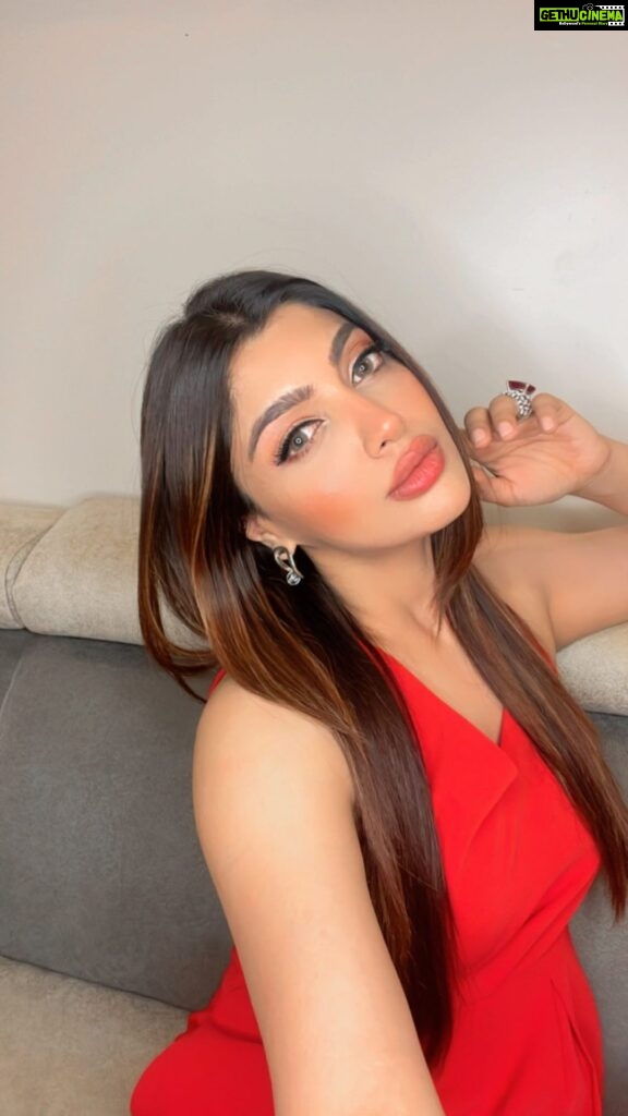 Akanksha Puri Instagram - One kiss 💋 . . #reels #reelsinstagram #reelitfeelit #onekiss #instagood #instagram #goodvibes #love #life #style #fashion #beingme #akankshapuri #❤️