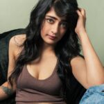 Akshara Haasan Instagram – Hmmm…. 

📸 @thereubenellisss 
Make up @tush_91 
Hair @sankpalsavita