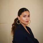 Alia Bhatt Instagram - dil humaraaaa .. la ilaaj hain ♥️🎶 (our first song is out now do watch and love my darlings) ☀️☀️☀️🙃🙃🙃