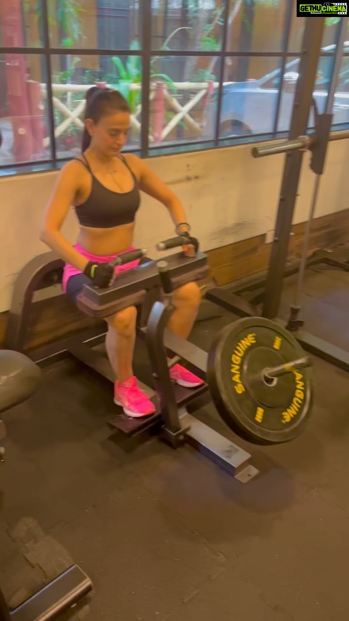 Ameesha Patel Instagram - Burn burn burn is what I feel like while doing seated calf raises, love the feeling of thoroughly worked calves. @klinton81 the best trainer and @unitedstrength ::: super gym 🏋🏻🏋🏻🏋🏻🏋🏻🧿