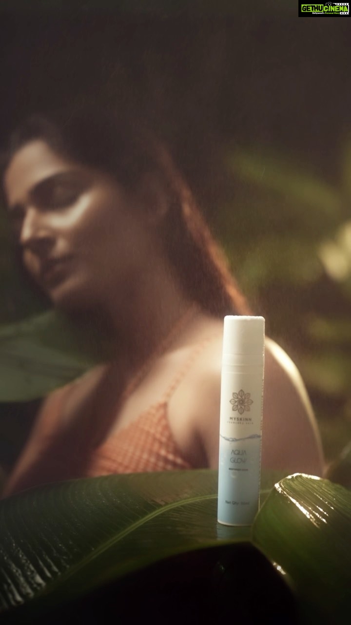 Anagha - 78.8K Likes - ✨ The one you've been waiting for is here.
Aquaglow moisturiser
💚Each pump of this moisturizer will deeply moisturise and soften your skin.
⚡You will be surprised by how much our moisturiser makes your skin look younger, softer, brighter, and firmer.⚡
Lightweight and paraben-free composition will help to keep your skin healthy and looking great, even in harsh weather conditions.
💥Glowing skin is always in!
#stayhydrated #workout #health #wellness #selfcare #skincare #routine #facecare #trending #explore #moisturizer #naturalglowingskin #moisturizertreatment #healthyskincare #acnepositivity #glowingskin #careforyourskin #indiebeauty #cleanbeauty
@officialanagha @drdixitdermatology @drkavitha_skintrust_karur @aarthiskincare