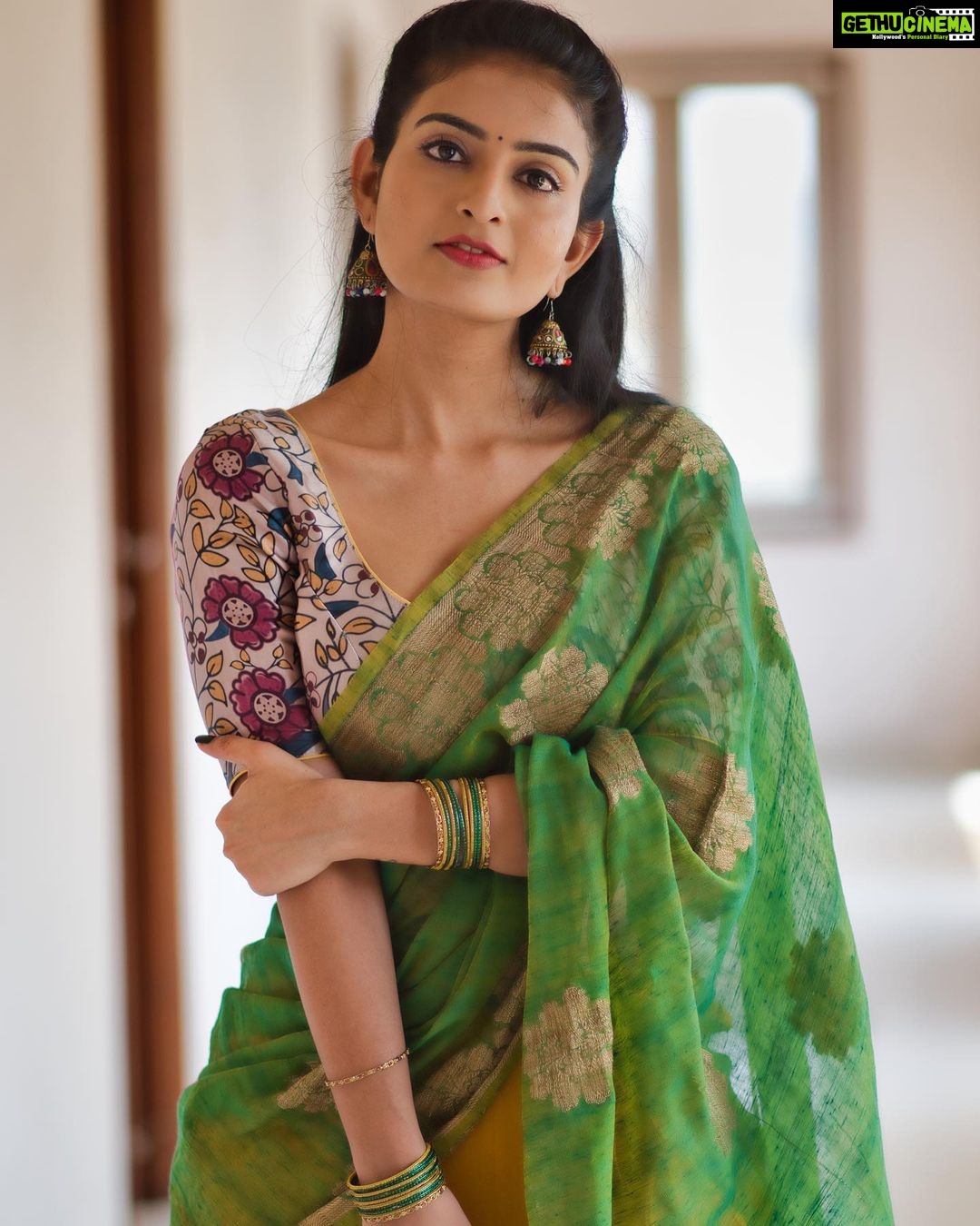 Ananya Nagalla Instagram - Releasing tomorrow 😀💃 Photography : @saicharanthejareddyphotography #excited #vakeelsaab #vakeelsaabonapril9th #powerstarpawankalyan #ananyanagalla