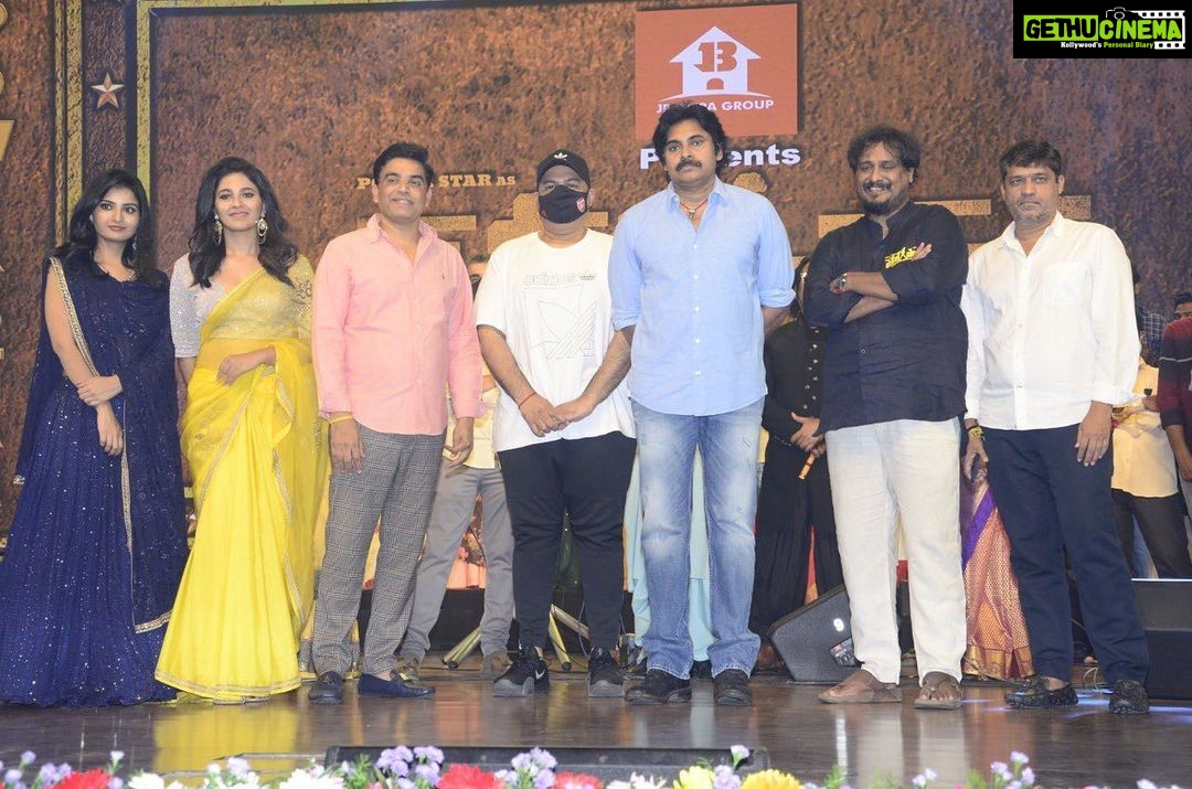 Ananya Nagalla Instagram - A moment i can cherish forever❤️ Powerstar is back 🔥 #vakeelsaabonapril9th #powerstar #ananyanagalla