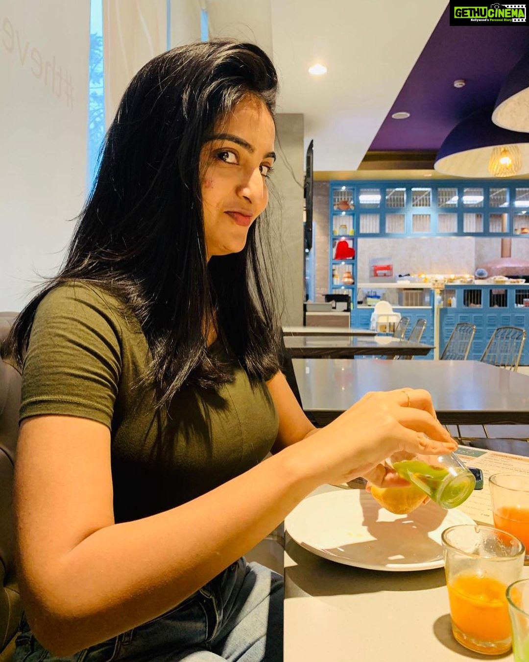 Ananya Nagalla Instagram - To whoever the people who thinks that i don’t eat at all.. here is the proof swipe left🤷♀️ Panipuri makes me happy 😃 #ananyanagalla