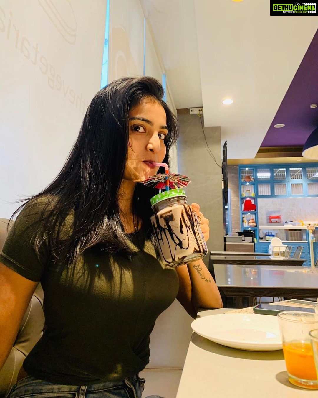 Ananya Nagalla Instagram - To whoever the people who thinks that i don’t eat at all.. here is the proof swipe left🤷♀️ Panipuri makes me happy 😃 #ananyanagalla