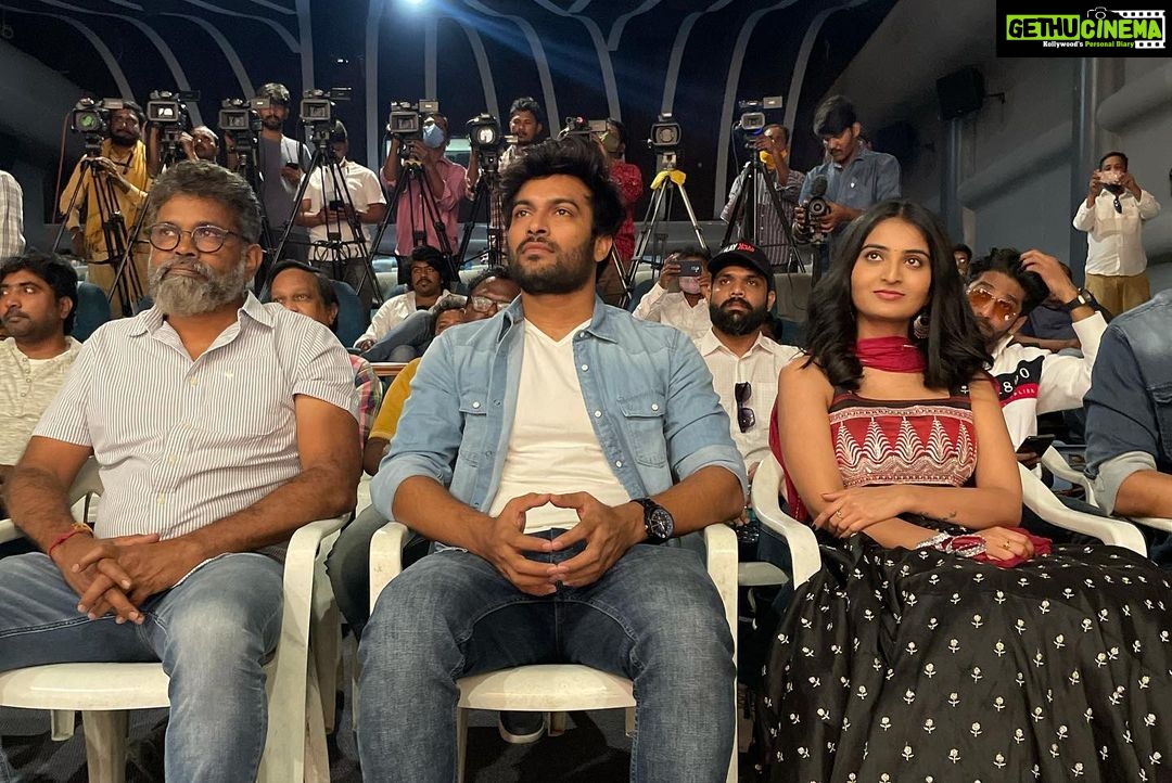 Ananya Nagalla Instagram - Each and every one of you is the reason behind this success .. you have no idea how i am gonna repay it but i am gonna do it for sure🙂 Thanks for everything ❤️🙏 Cant ask for anything more #Playback #ananyanagalla @aryasukku @idineshtej @iam_jakka @iamarjunkalyan @imspandanaofficial @murthyscribe @tnrid @siva_veerapaneni 👗: @shilpacouture Enchanté Café & Confectionery