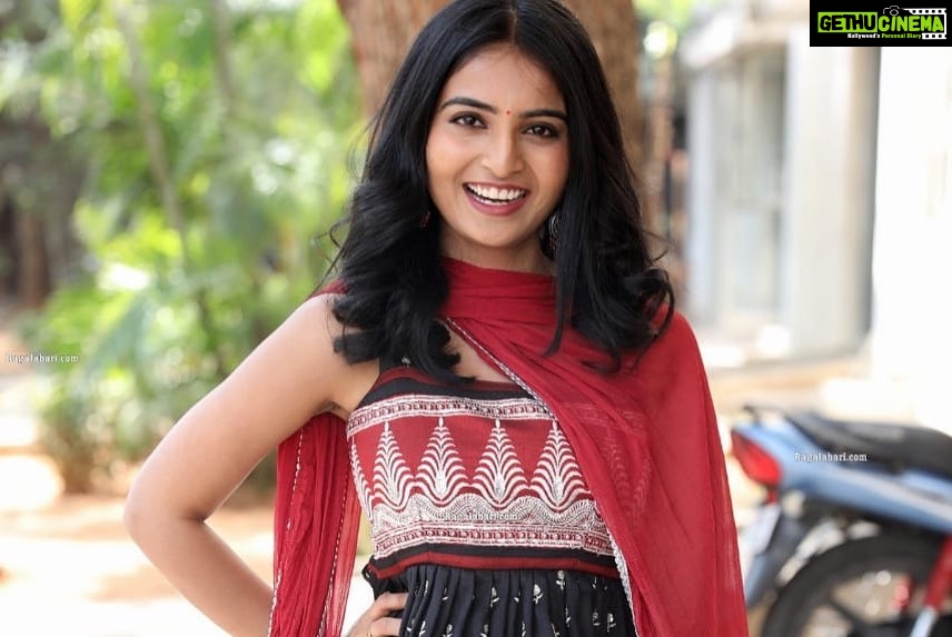 Ananya Nagalla Instagram - Each and every one of you is the reason behind this success .. you have no idea how i am gonna repay it but i am gonna do it for sure🙂 Thanks for everything ❤️🙏 Cant ask for anything more #Playback #ananyanagalla @aryasukku @idineshtej @iam_jakka @iamarjunkalyan @imspandanaofficial @murthyscribe @tnrid @siva_veerapaneni 👗: @shilpacouture Enchanté Café & Confectionery