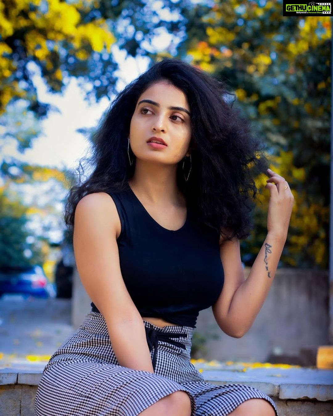 Ananya Nagalla Instagram - Full boring undabba in this corona season 🤦🏼♀️.. gimme some best ways to stay productive other than netflix/prime/books and btw stay safe , wash your hands and dont waste water please😊#staysafe PC : @radhaimages ❤️