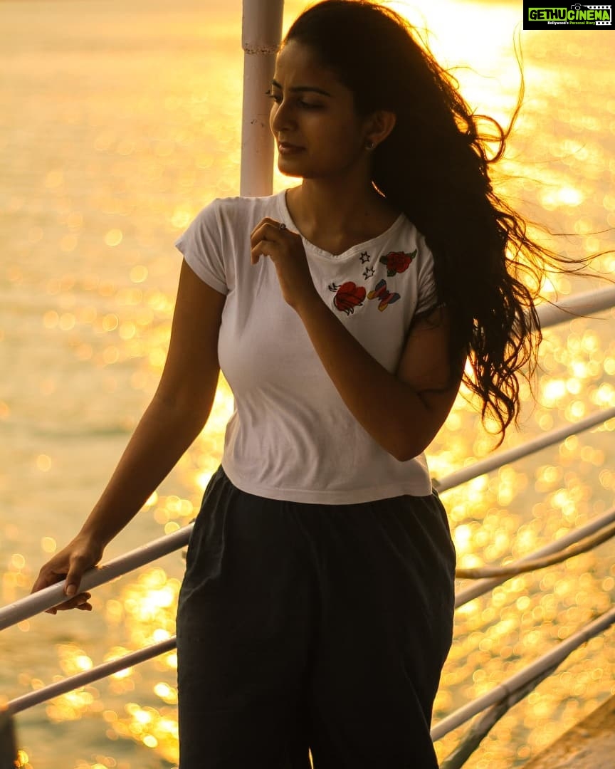 Ananya Nagalla Instagram - surrounded by nature , water and that cutie made me super happy😁😁... #purestwater #natureatitsbest #cutiepie #surroundedbylove 😍😍