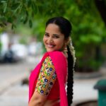 Anasuya Bharadwaj Instagram - Be such a beautiful soul that people crave for your vibes 🦩 For #SuperSingerJunior🎤🎶🎵 #Tonyt #9pmOnwards Outfit : Recreated the look of #Amala garu from the song #SarasaluChaaluSrivaru 🫣 by @sreemukhi.mekala 🤗 PC: @krishnatejah 🥰