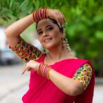Anasuya Bharadwaj Instagram - Be such a beautiful soul that people crave for your vibes 🦩 For #SuperSingerJunior🎤🎶🎵 #Tonyt #9pmOnwards Outfit : Recreated the look of #Amala garu from the song #SarasaluChaaluSrivaru 🫣 by @sreemukhi.mekala 🤗 PC: @krishnatejah 🥰