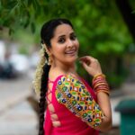 Anasuya Bharadwaj Instagram - Be such a beautiful soul that people crave for your vibes 🦩 For #SuperSingerJunior🎤🎶🎵 #Tonyt #9pmOnwards Outfit : Recreated the look of #Amala garu from the song #SarasaluChaaluSrivaru 🫣 by @sreemukhi.mekala 🤗 PC: @krishnatejah 🥰