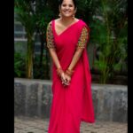 Anasuya Bharadwaj Instagram - Be such a beautiful soul that people crave for your vibes 🦩 For #SuperSingerJunior🎤🎶🎵 #Tonyt #9pmOnwards Outfit : Recreated the look of #Amala garu from the song #SarasaluChaaluSrivaru 🫣 by @sreemukhi.mekala 🤗 PC: @krishnatejah 🥰