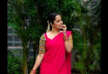 Anasuya Bharadwaj Instagram - Be such a beautiful soul that people crave for your vibes 🦩 For #SuperSingerJunior🎤🎶🎵 #Tonyt #9pmOnwards Outfit : Recreated the look of #Amala garu from the song #SarasaluChaaluSrivaru 🫣 by @sreemukhi.mekala 🤗 PC: @krishnatejah 🥰