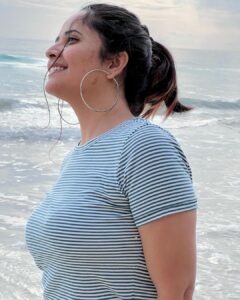 Anasuya Bharadwaj Instagram - I wonder if the beach misses me 💭🌊

#waterbabyForLife #Vacaymissing #throwbackTuesday